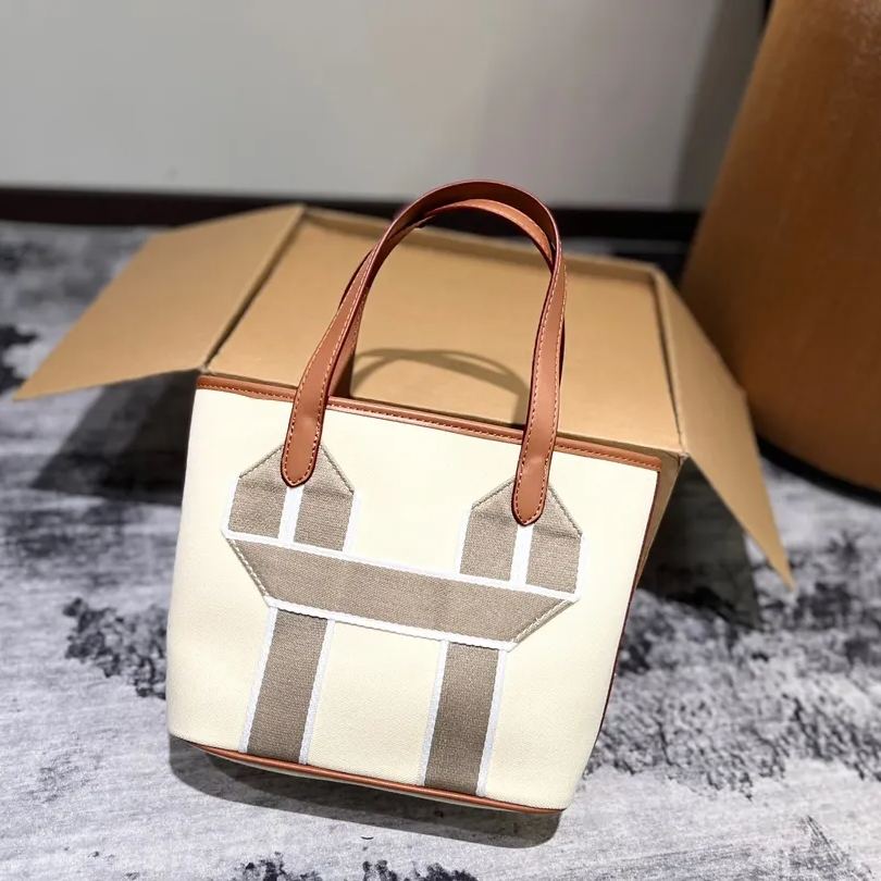 HERMES  キャンバス製野菜バスケット