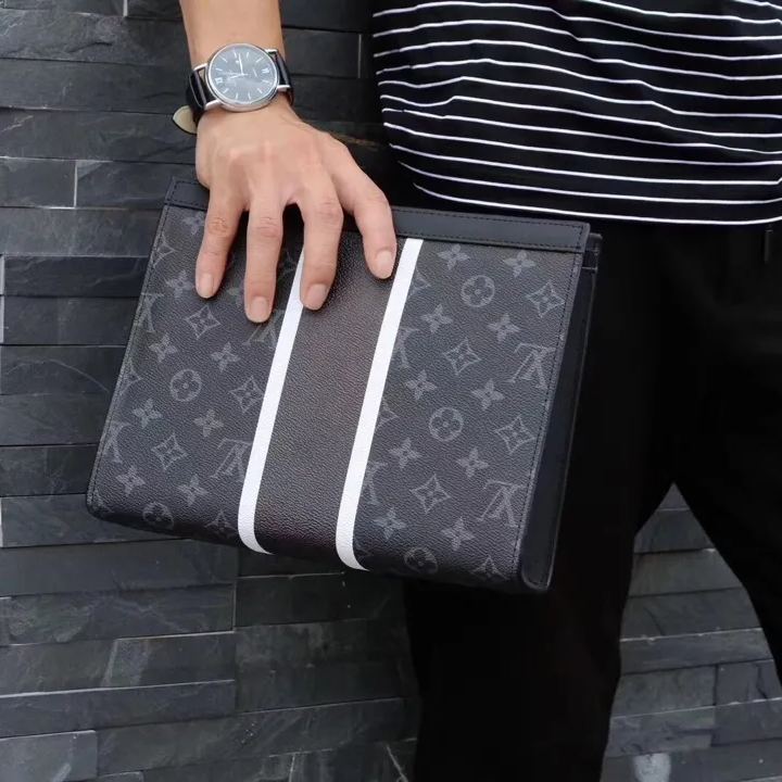 Louis Vuitton  力強いスタイルを備えた新しいミディアムサイズのハンドバッグ