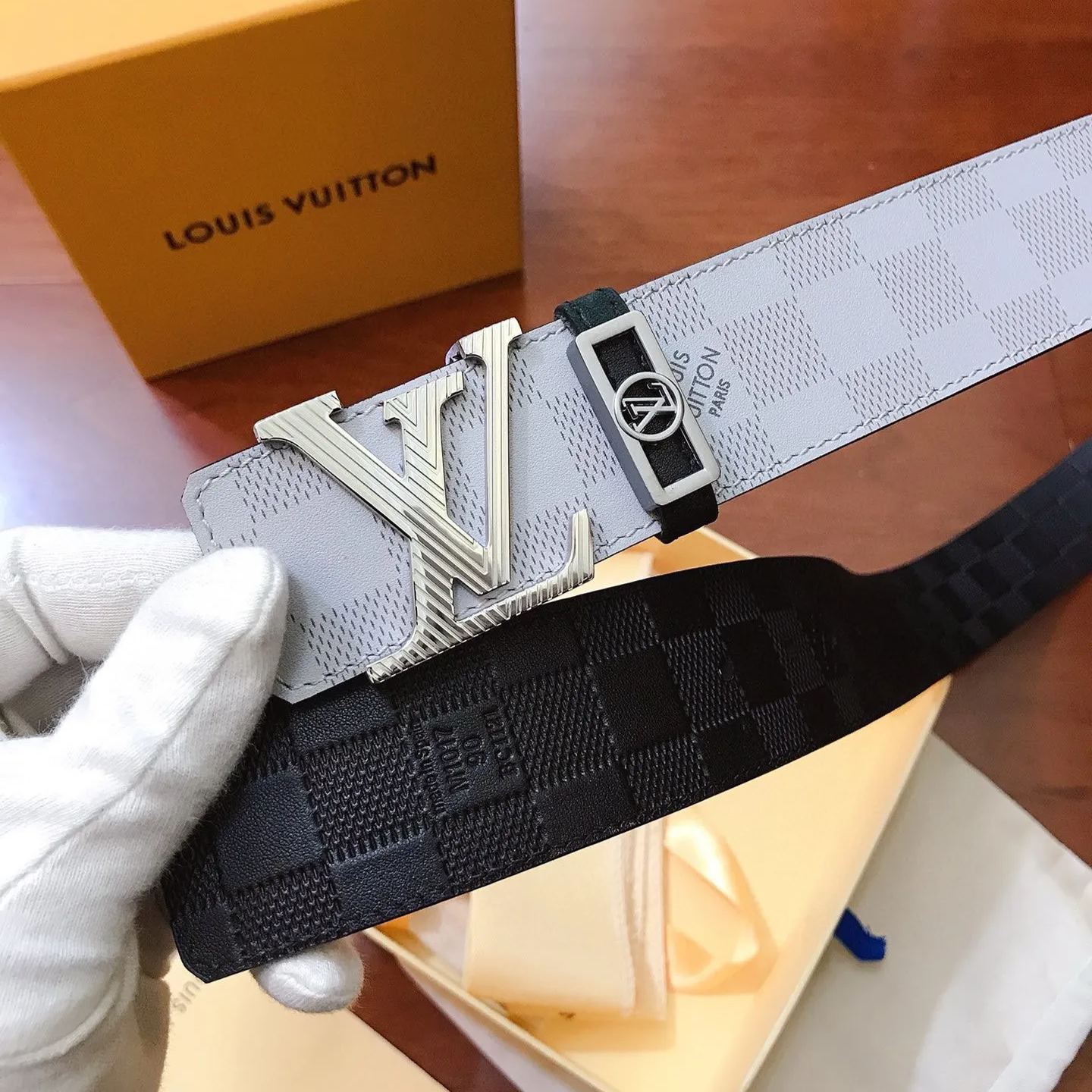 Louis Vuitton ソフトレザーシリーズ シルクスクリーン市松模様