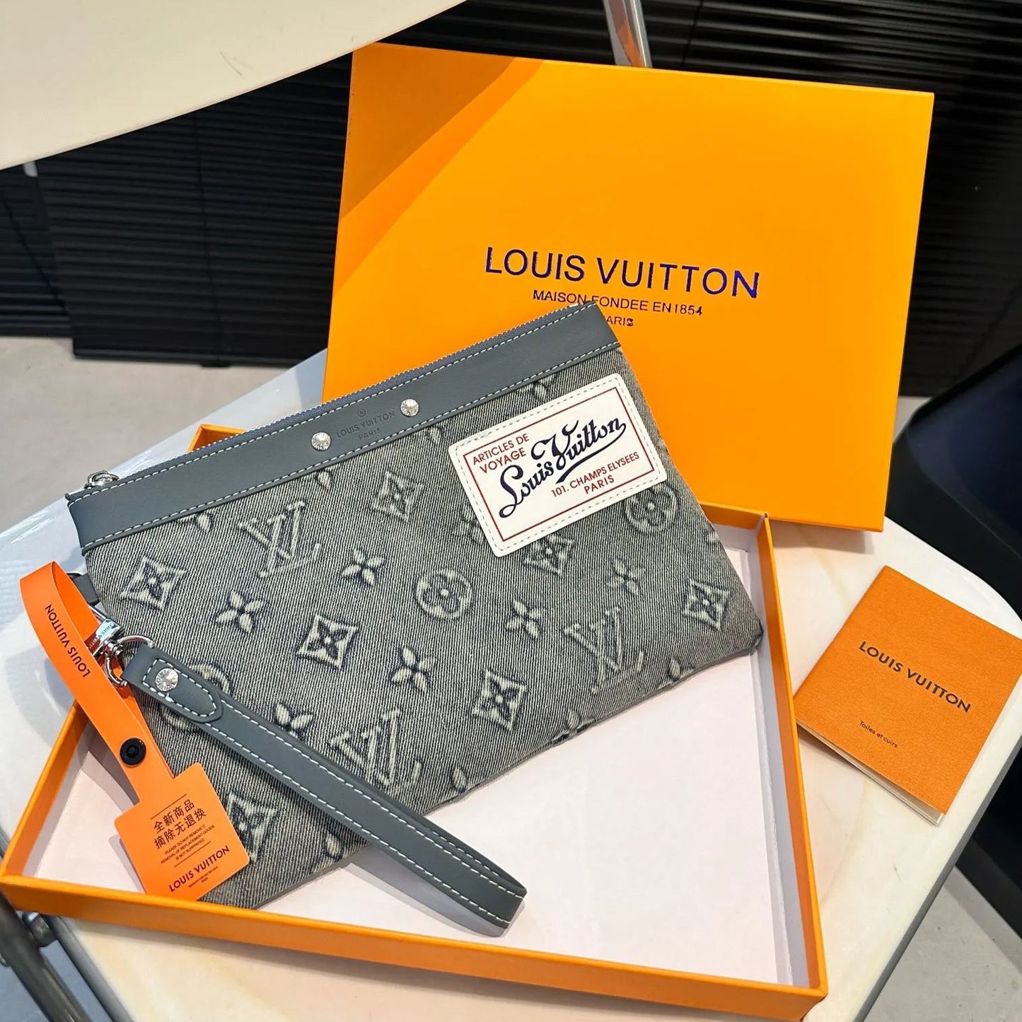 【LOUIS VUITTON】ファッションブロガーのマストアイテム、デニムハンドバッグ