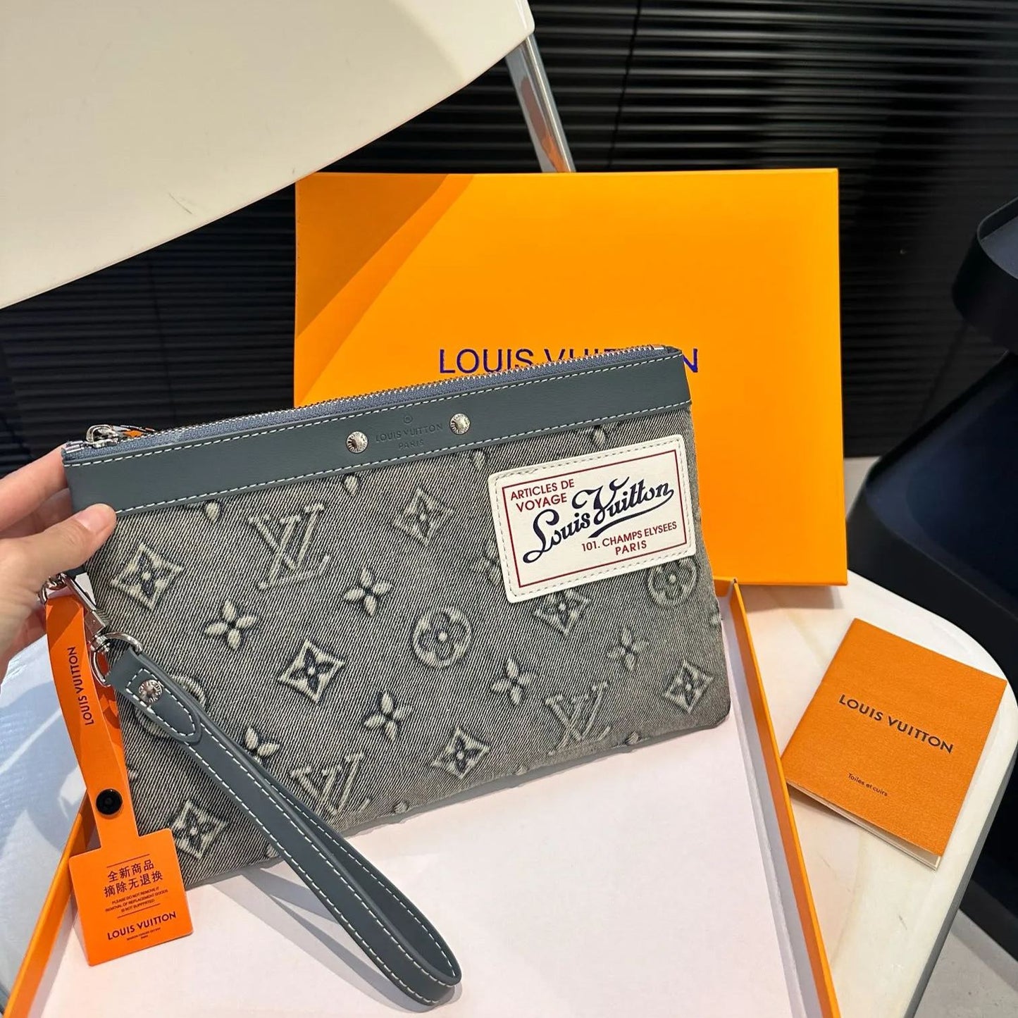 【LOUIS VUITTON】ファッションブロガーのマストアイテム、デニムハンドバッグ