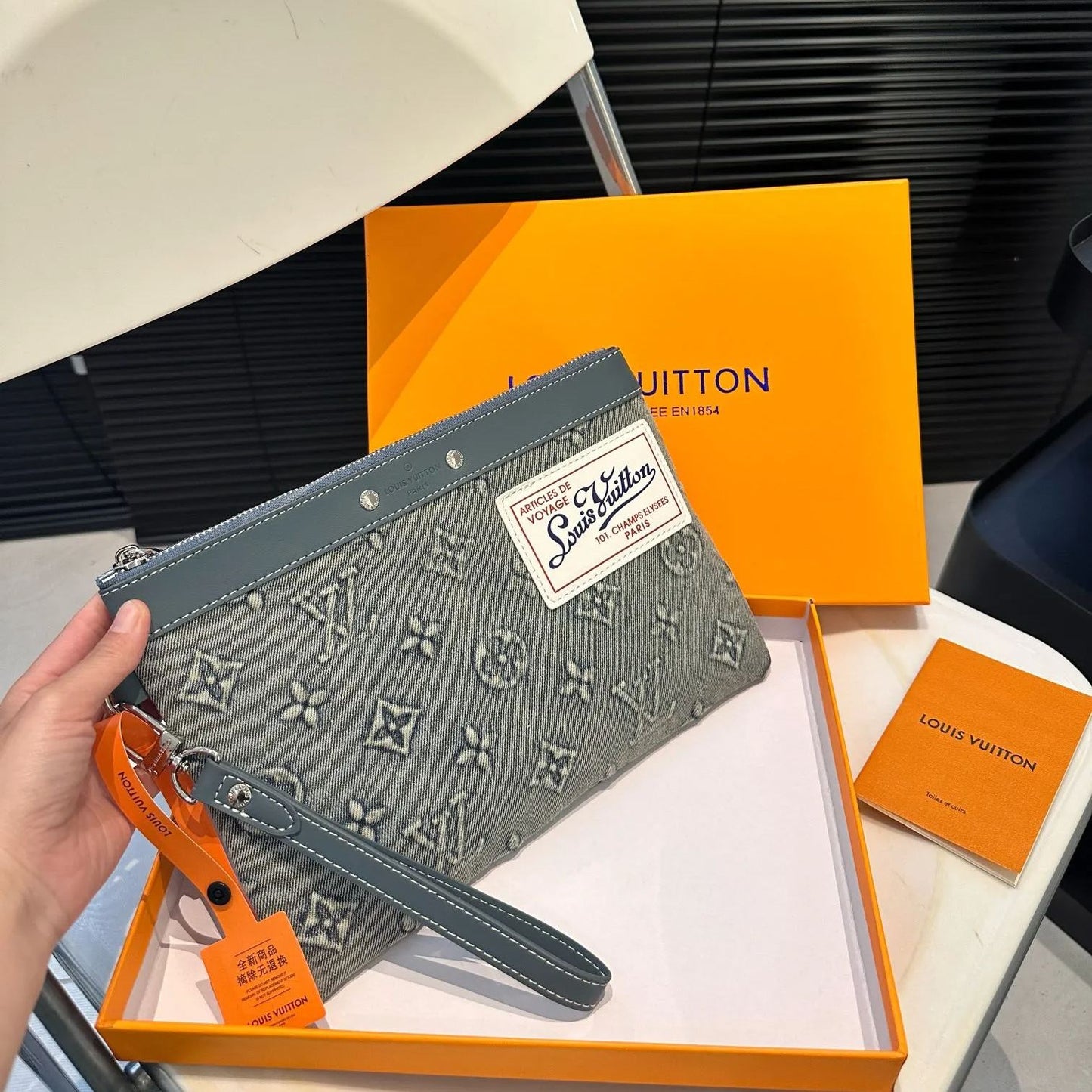 【LOUIS VUITTON】ファッションブロガーのマストアイテム、デニムハンドバッグ