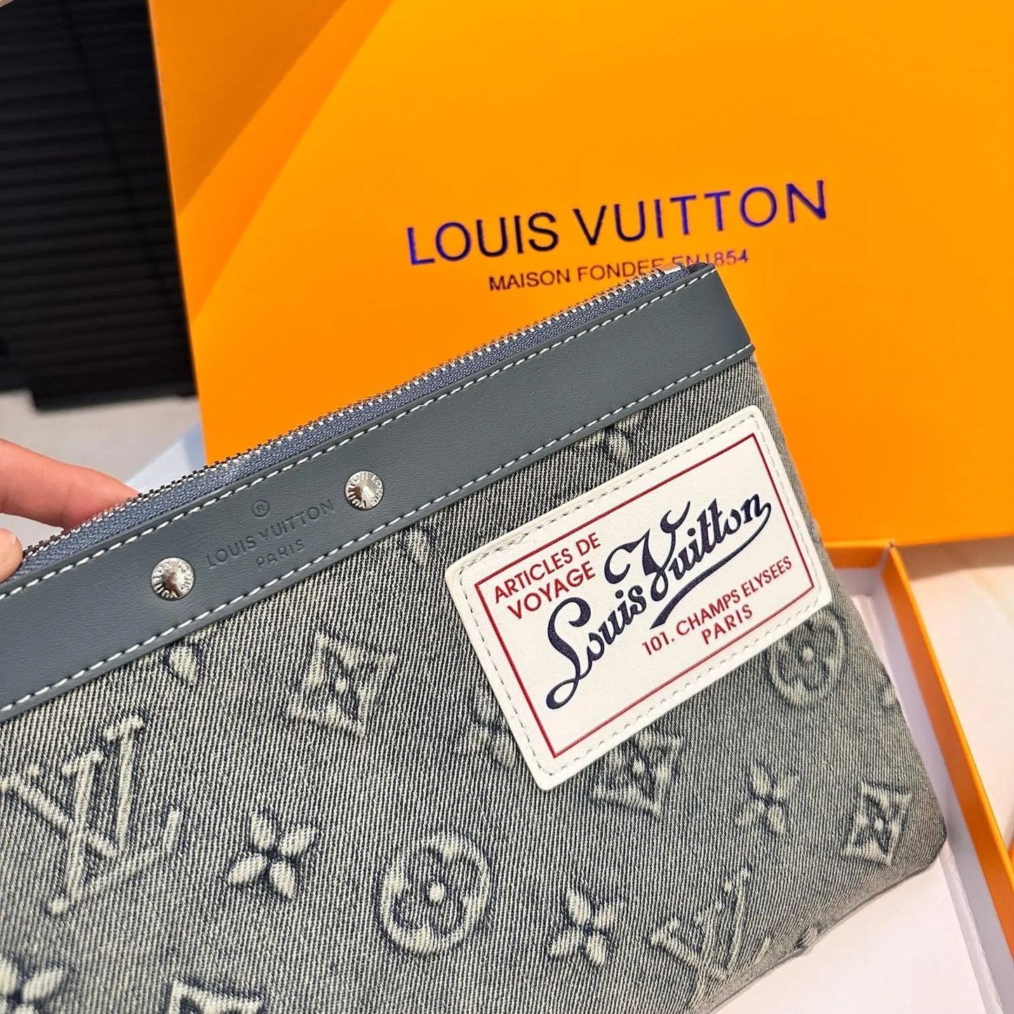 【LOUIS VUITTON】ファッションブロガーのマストアイテム、デニムハンドバッグ