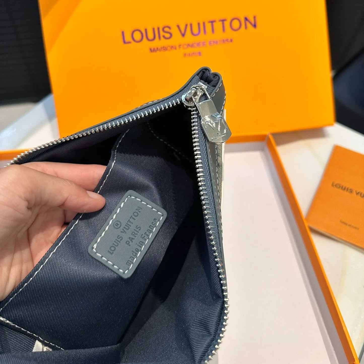 【LOUIS VUITTON】ファッションブロガーのマストアイテム、デニムハンドバッグ