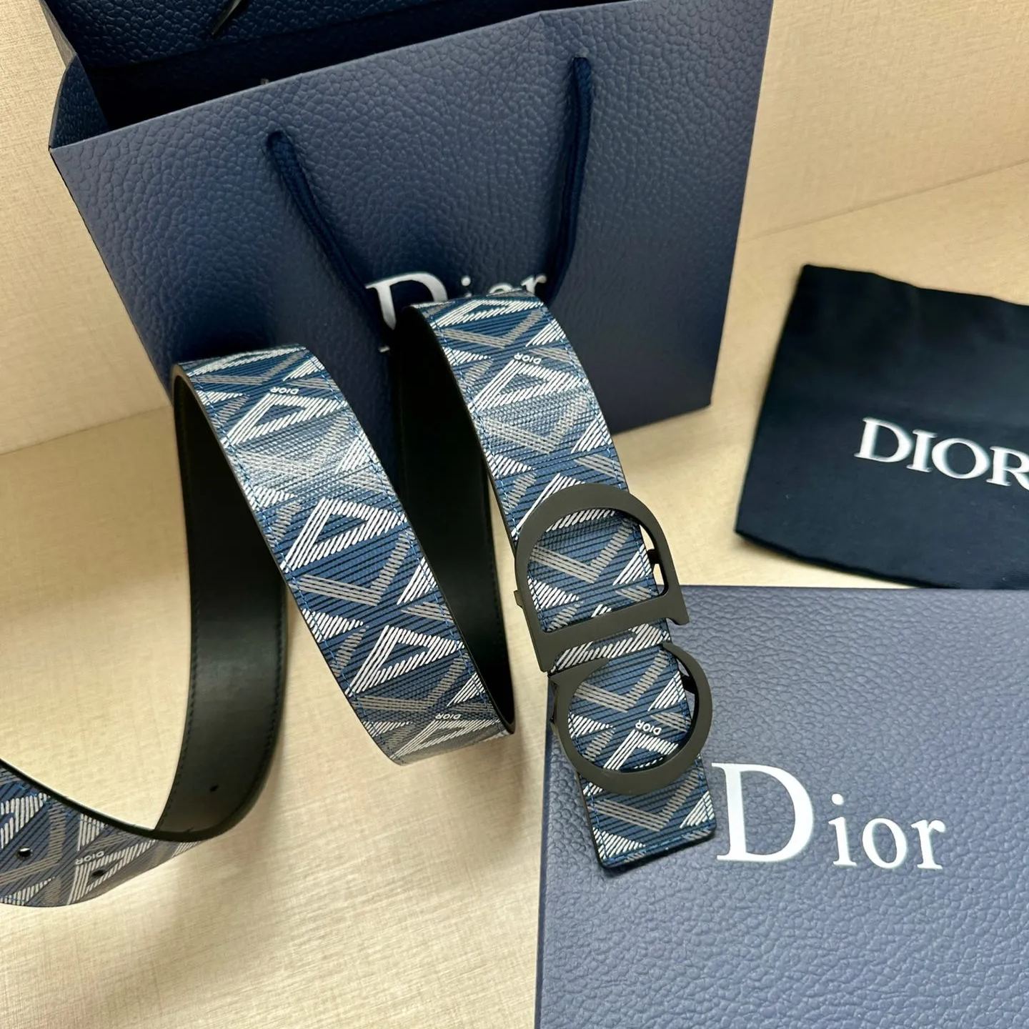 【 Dior 旗艦店】ご好評に付き再入荷！！