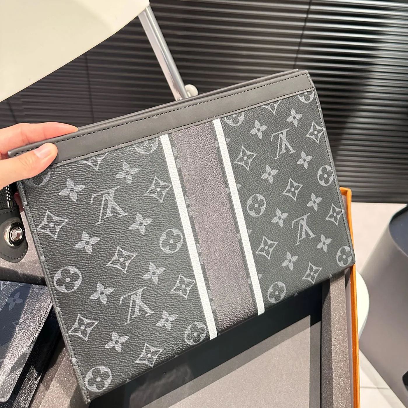 【LOUIS VUITTON】バスアメニティバッグボックスクラッチ+ウォレット