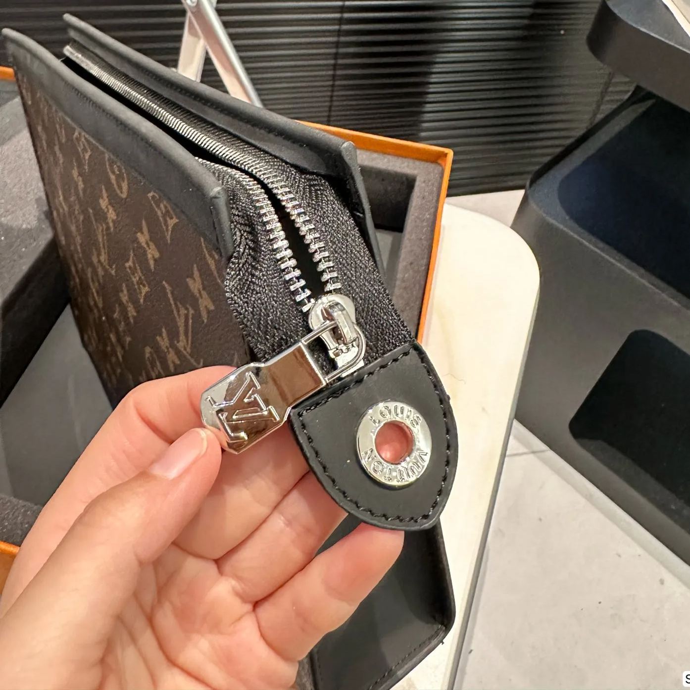 【LOUIS VUITTON】バスアメニティバッグボックスクラッチ+ウォレット