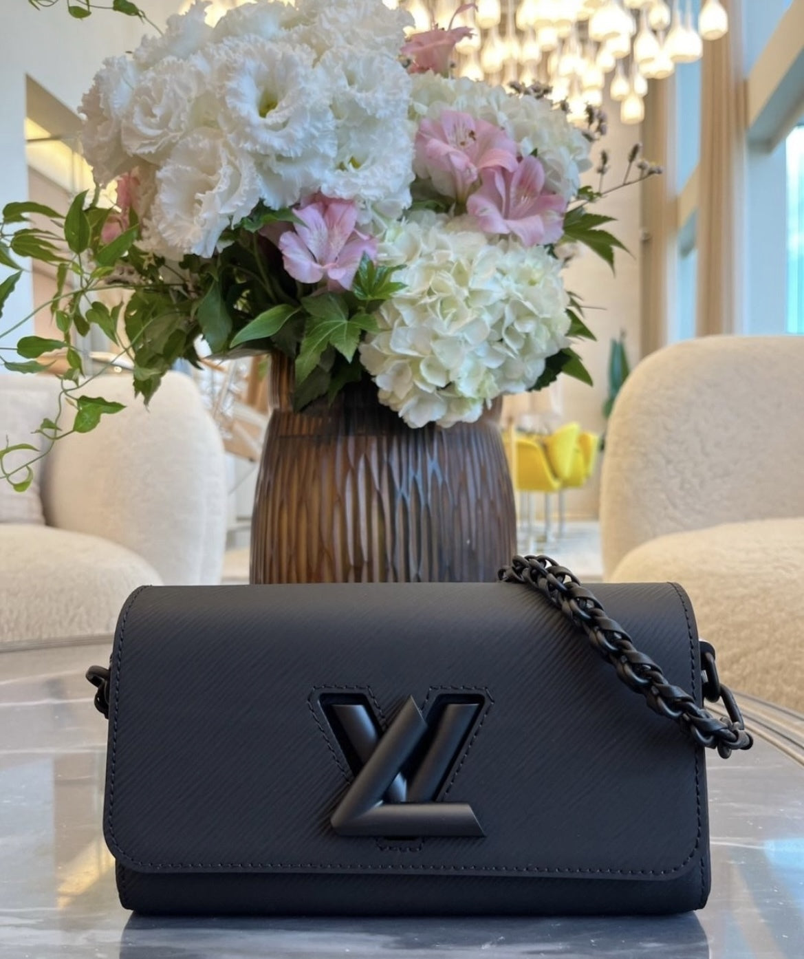 【フォルムがエレガント♪】Louis Vuitton★ツイスト WEST M25336