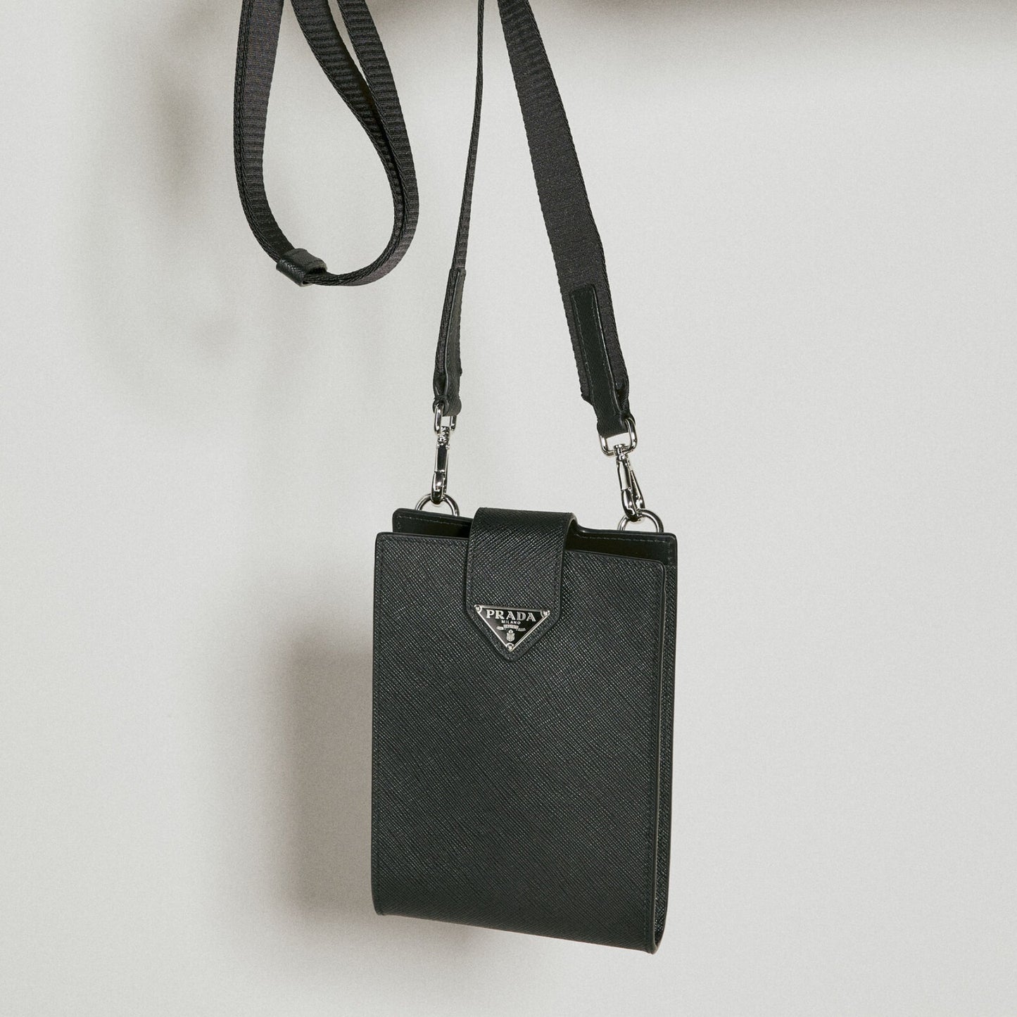【プラダ】PRADA レザー スマホ ケース