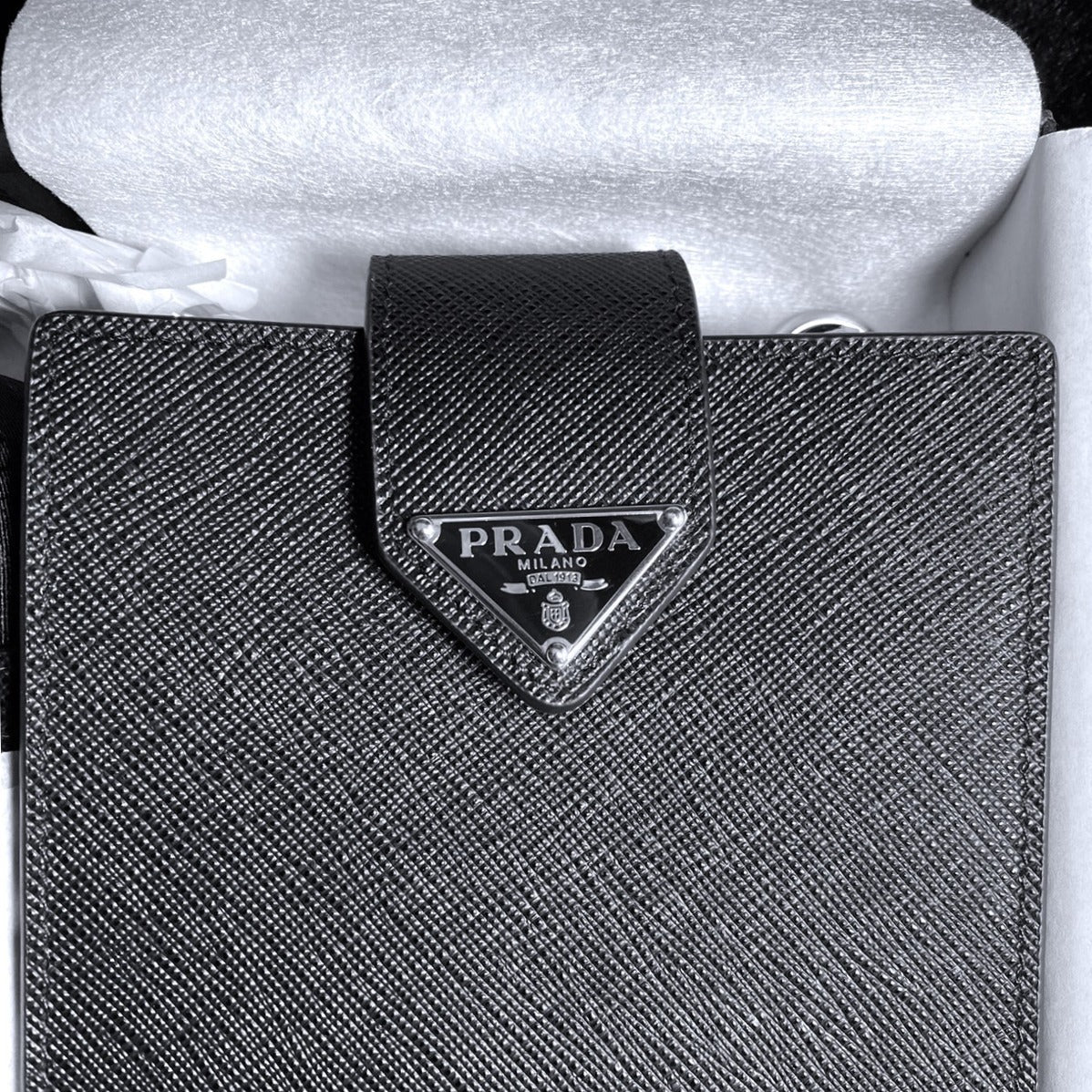 【プラダ】PRADA レザー スマホ ケース