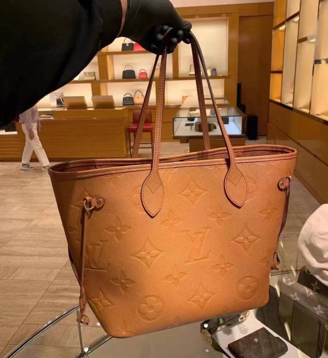 【エレガントな色合い】Louis Vuitton バッグ ネバーフルMM M12605