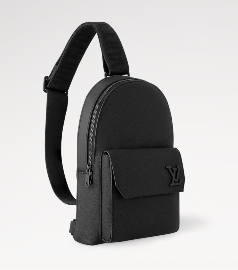《後ろ姿まで素敵に♪》LouisVuitton ボディーバッグ パイロット M23736