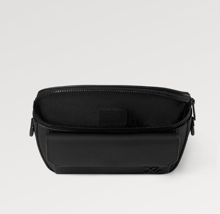 LouisVuitton《パイロット ウェアラブルウォレット》黒 DHL 直営  M83563M83560