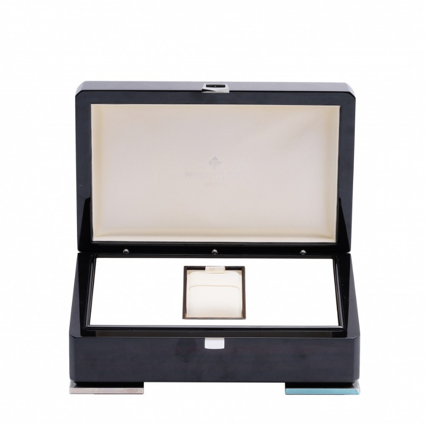 パテック・フィリップ PATEK PHILIPPE ノーチラス アニュアルカレンダー 5726A-001
