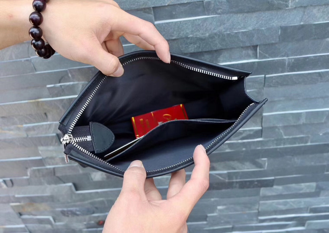 Louis Vuitton  力強いスタイルを備えた新しいミディアムサイズのハンドバッグ