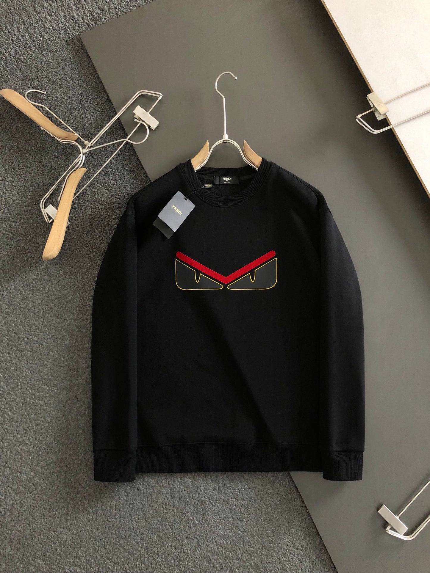 【FENDI 公式旗艦店】着好評に付き再入荷！