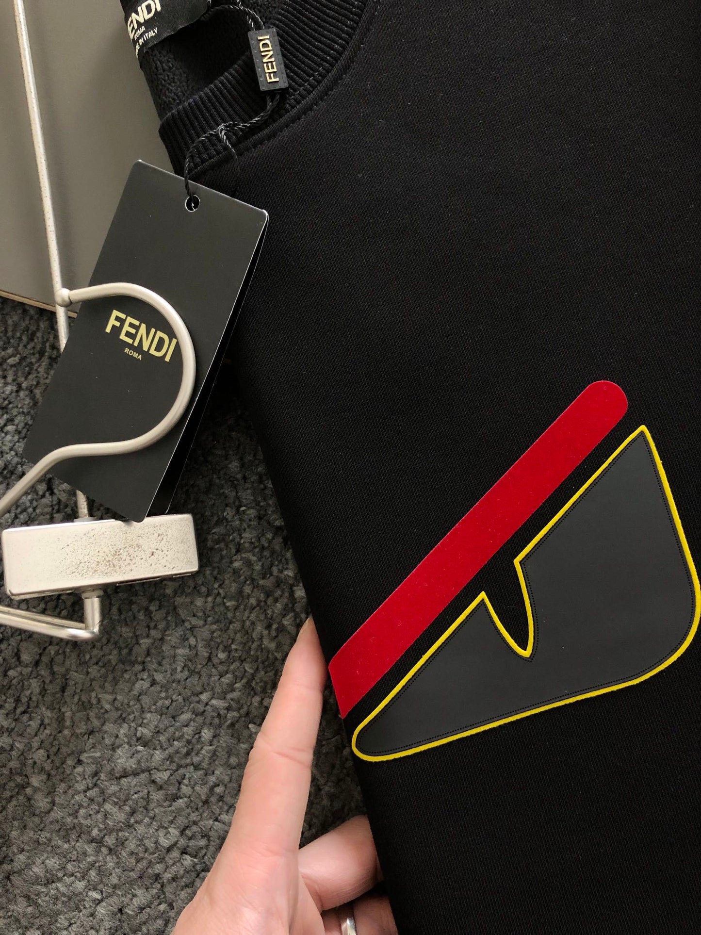 【FENDI 公式旗艦店】着好評に付き再入荷！