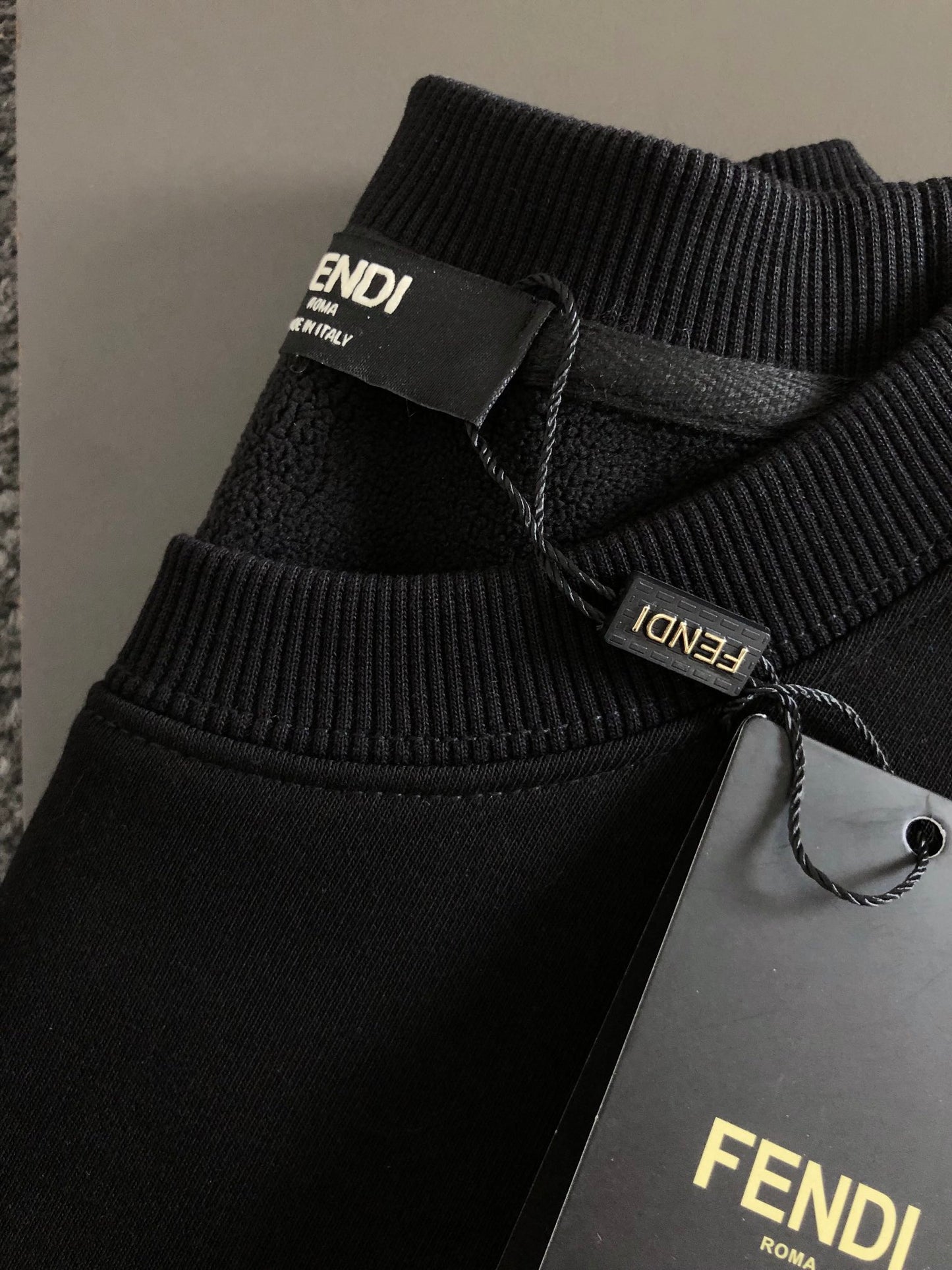 【FENDI 公式旗艦店】着好評に付き再入荷！