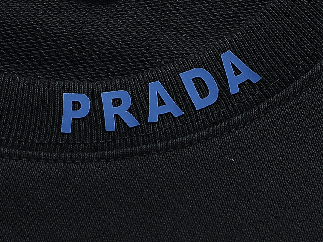【PRADA公式旗艦店】ご好評に付き再入荷！！