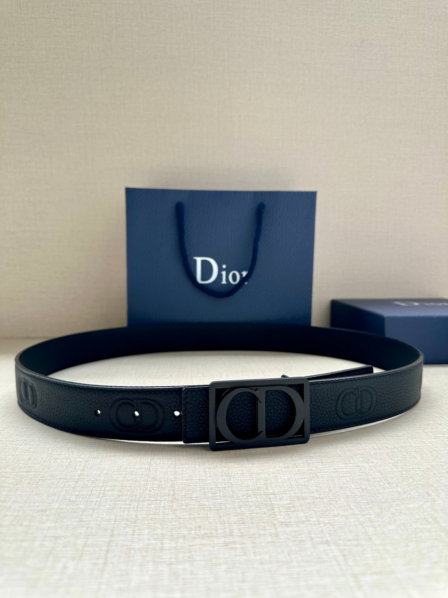 【 Dior 旗艦店】ご好評に付き再入荷！！