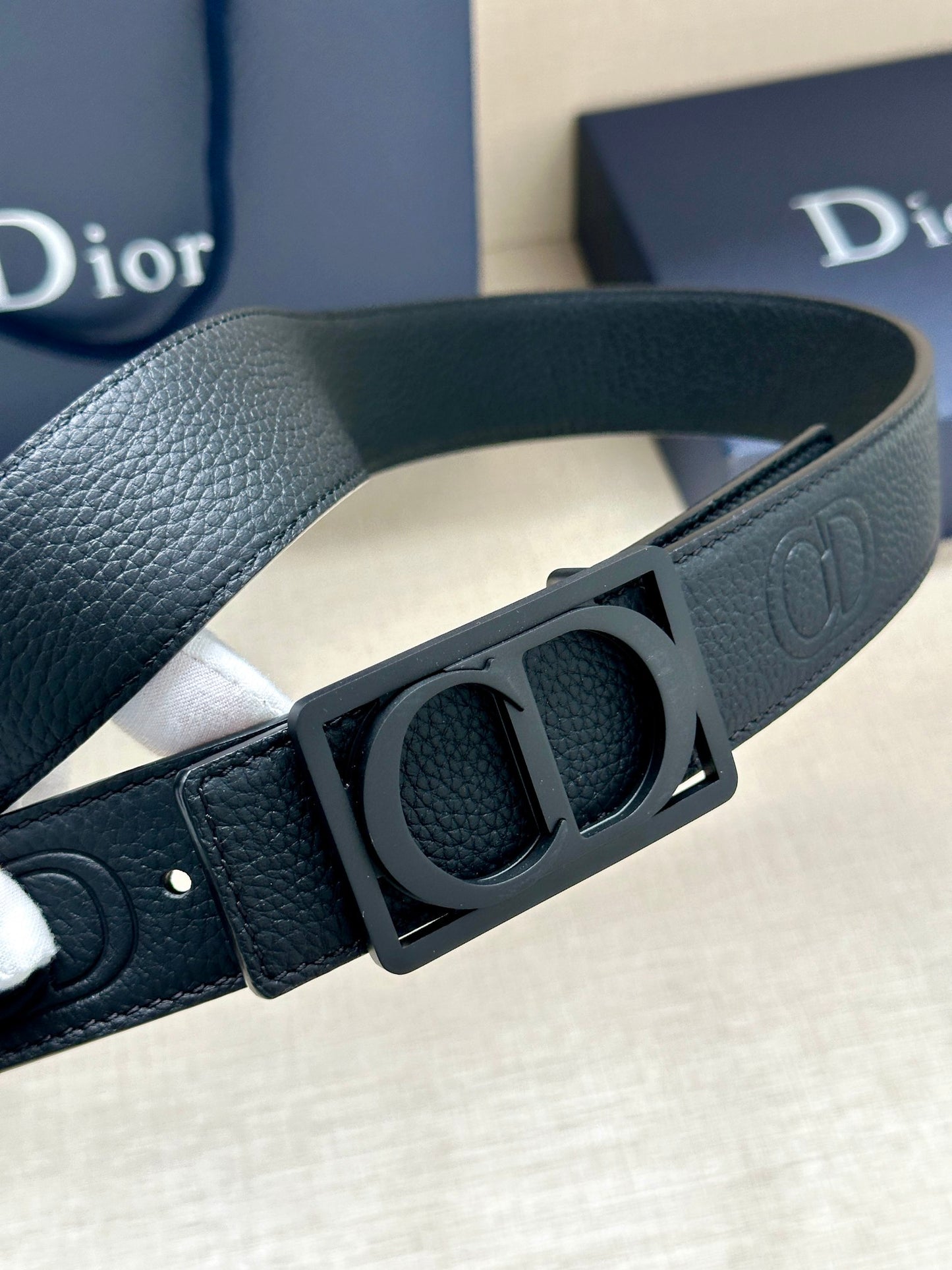 【 Dior 旗艦店】ご好評に付き再入荷！！