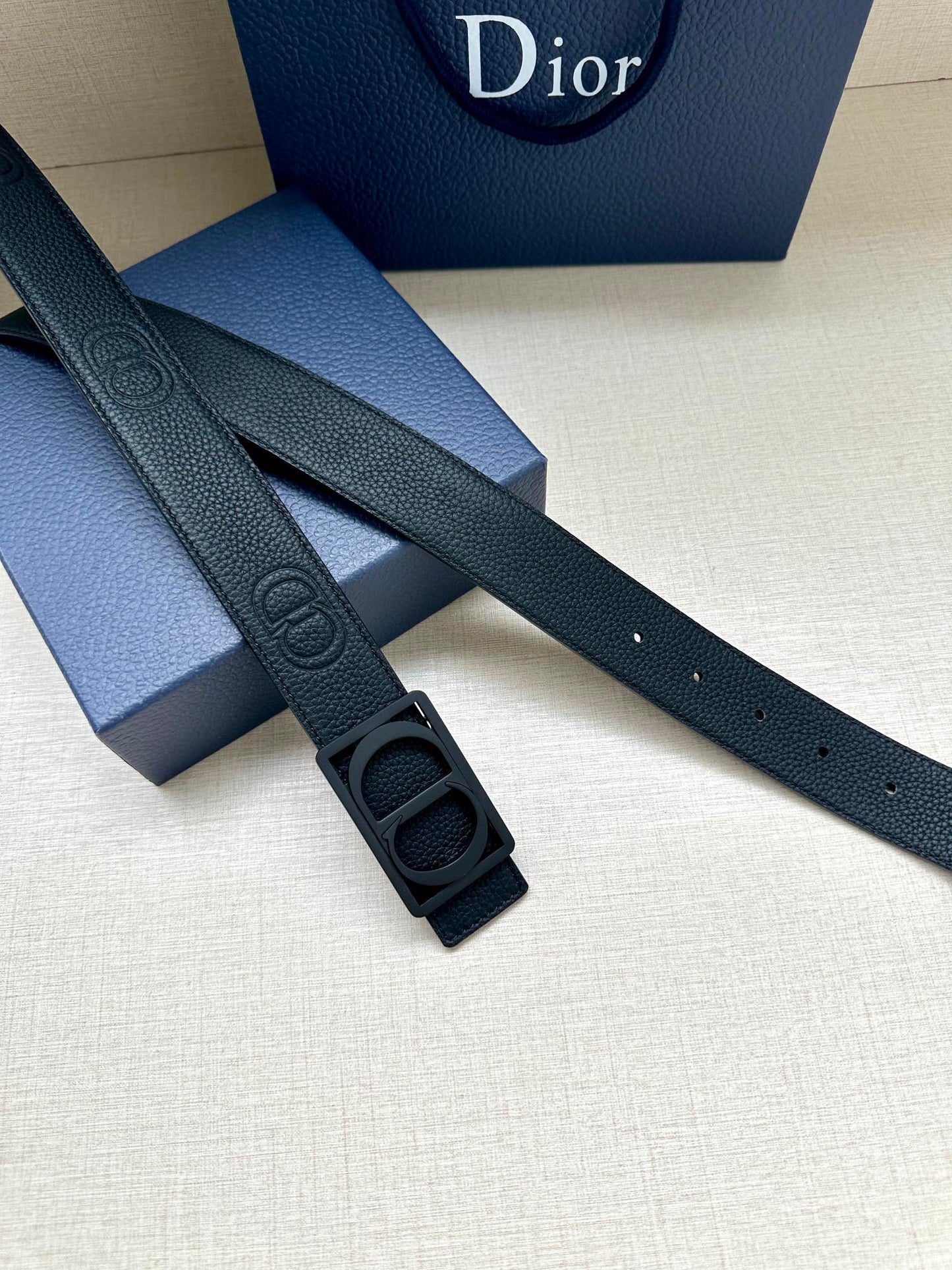 【 Dior 旗艦店】ご好評に付き再入荷！！