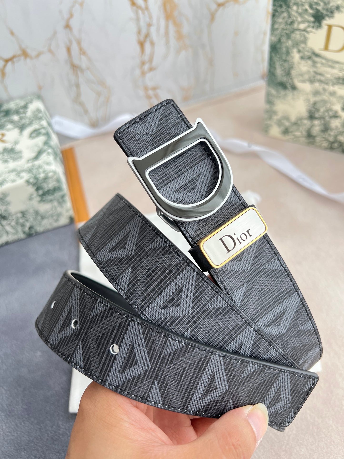 【 Dior 旗艦店】ご好評に付き再入荷！！
