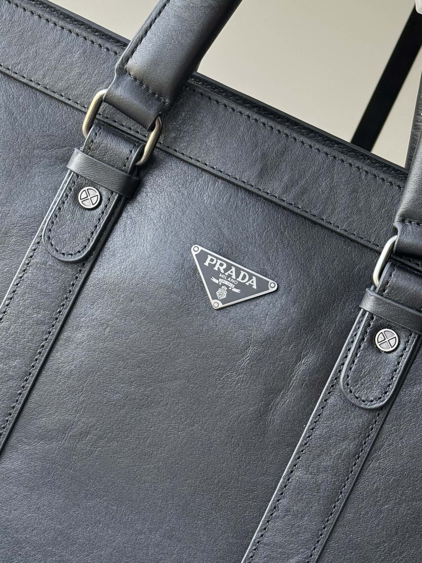 【PRADA】2024年最新人気モデルプラダポータブルブリーフケース