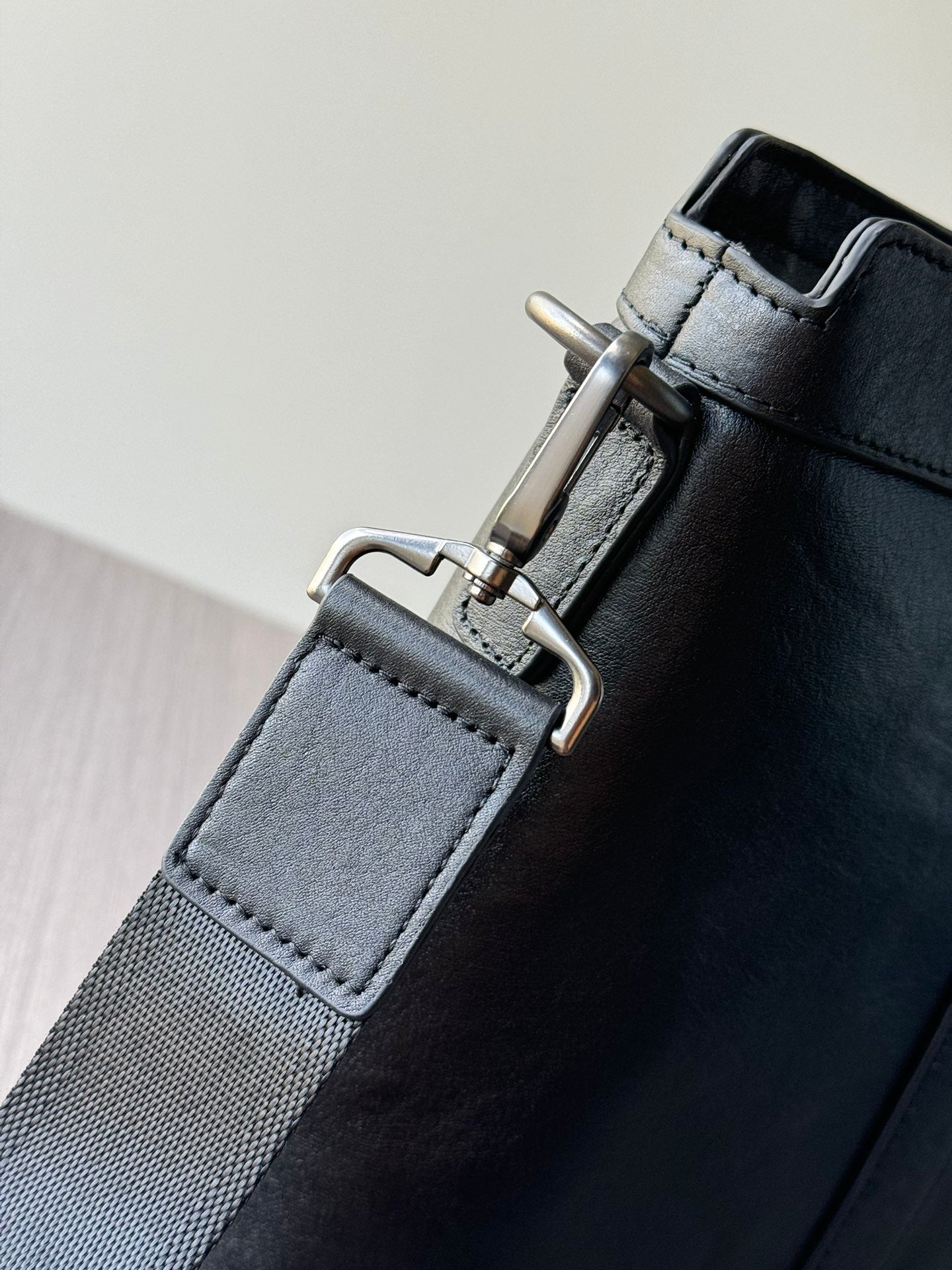 【PRADA】2024年最新人気モデルプラダポータブルブリーフケース