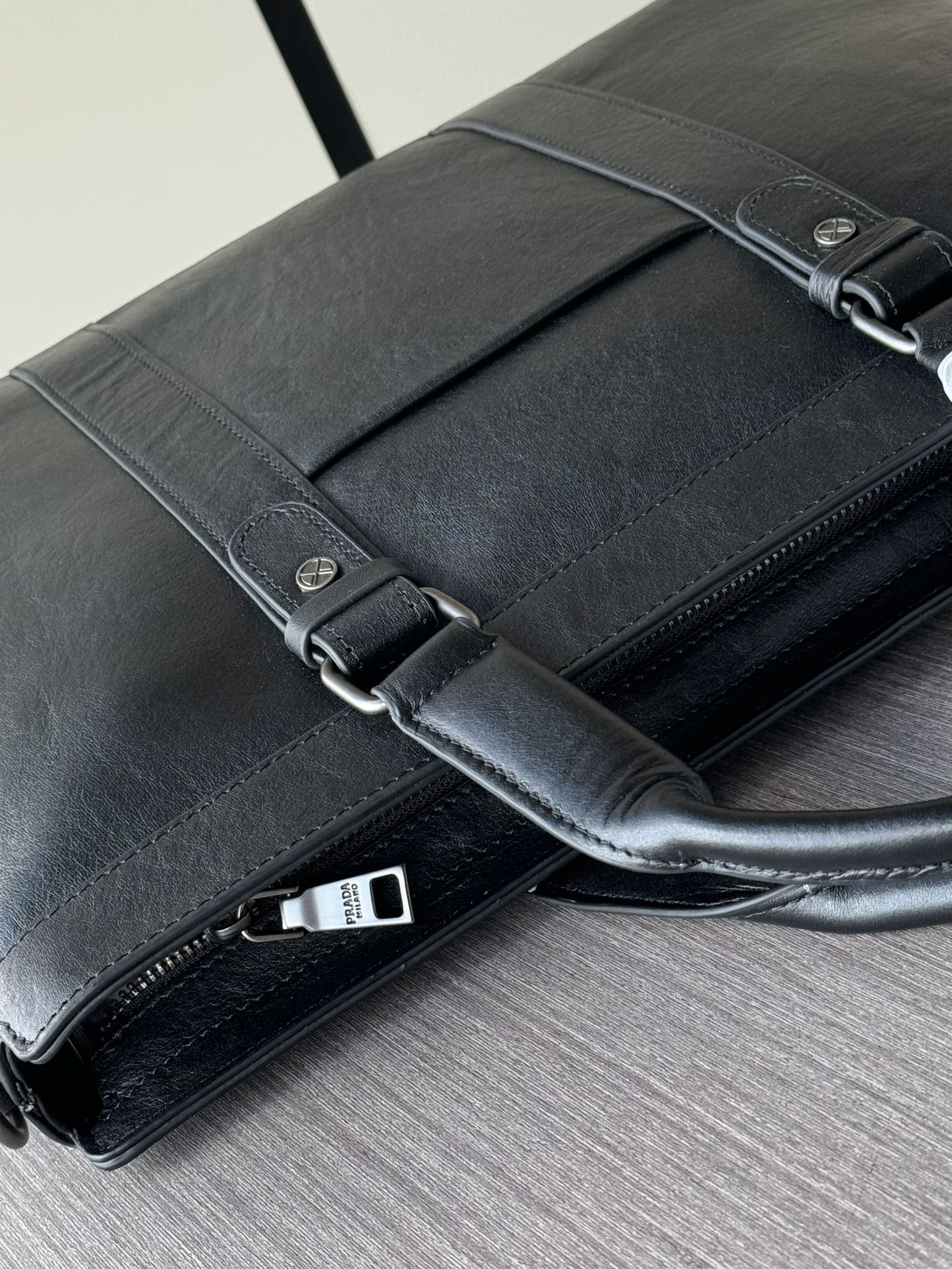 【PRADA】2024年最新人気モデルプラダポータブルブリーフケース