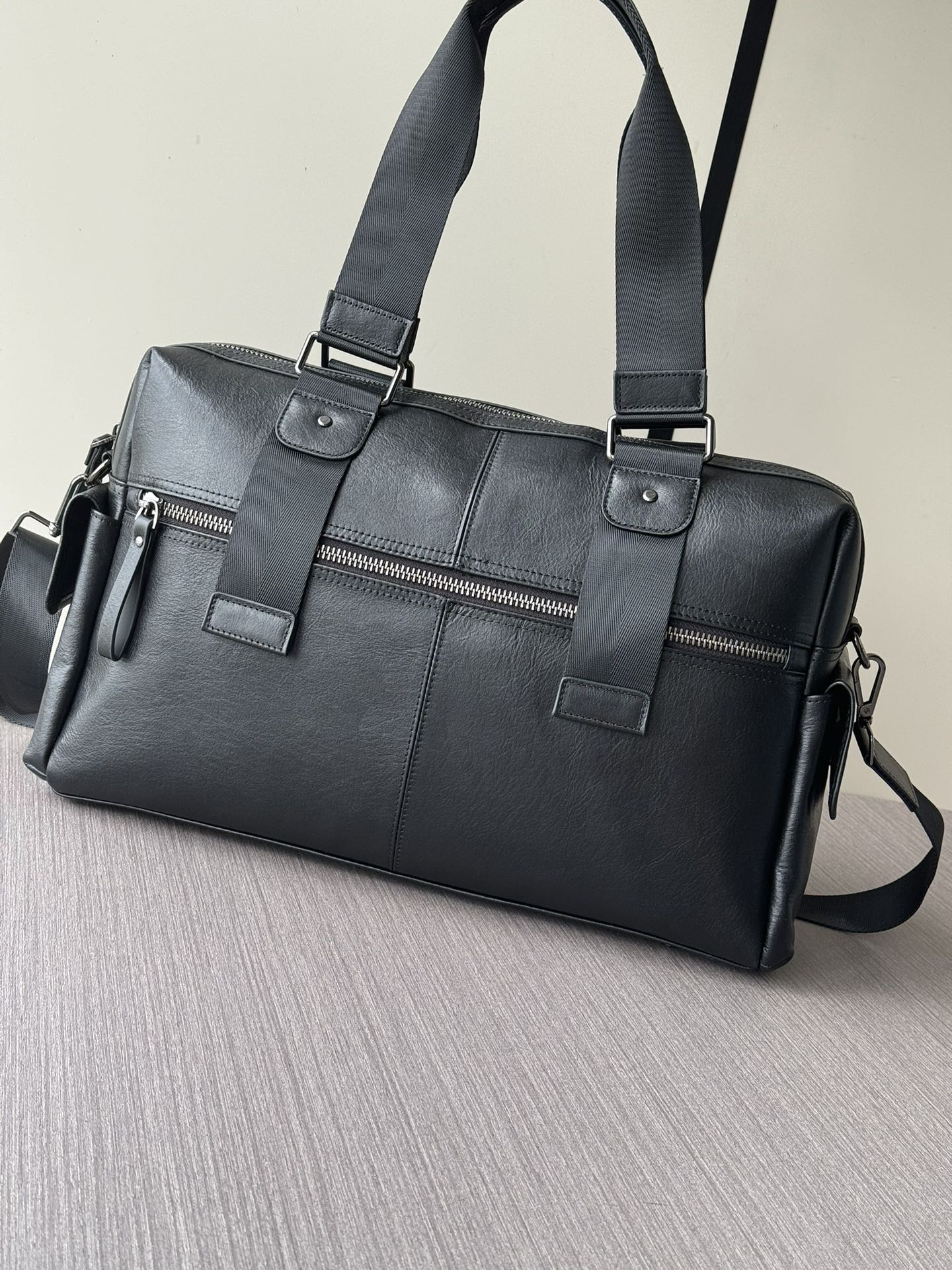 【PRADA】2024年最新人気プラダトラベルバッグ