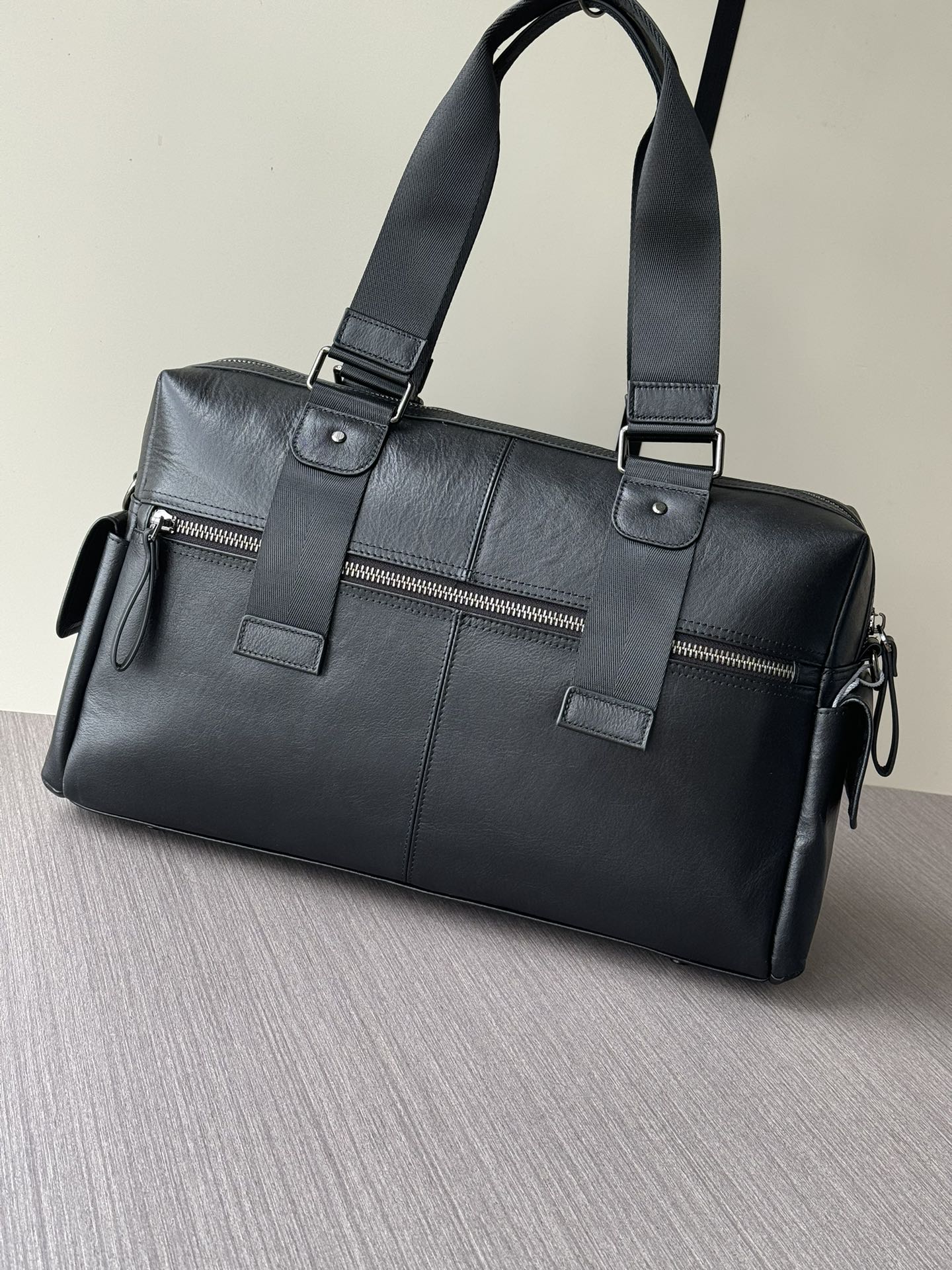 【PRADA】2024年最新人気プラダトラベルバッグ