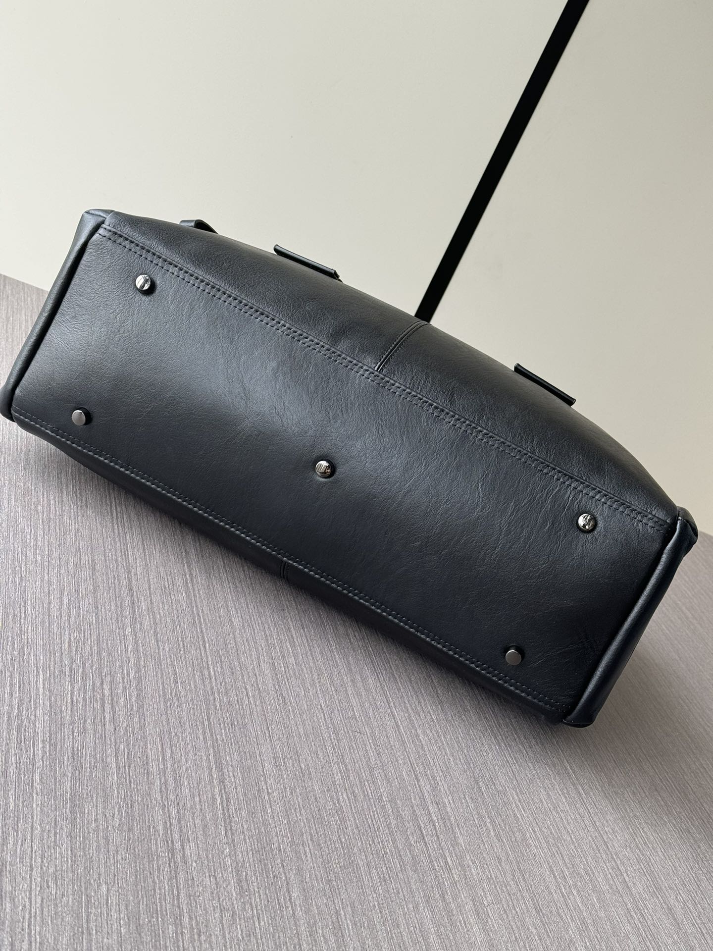 【PRADA】2024年最新人気プラダトラベルバッグ