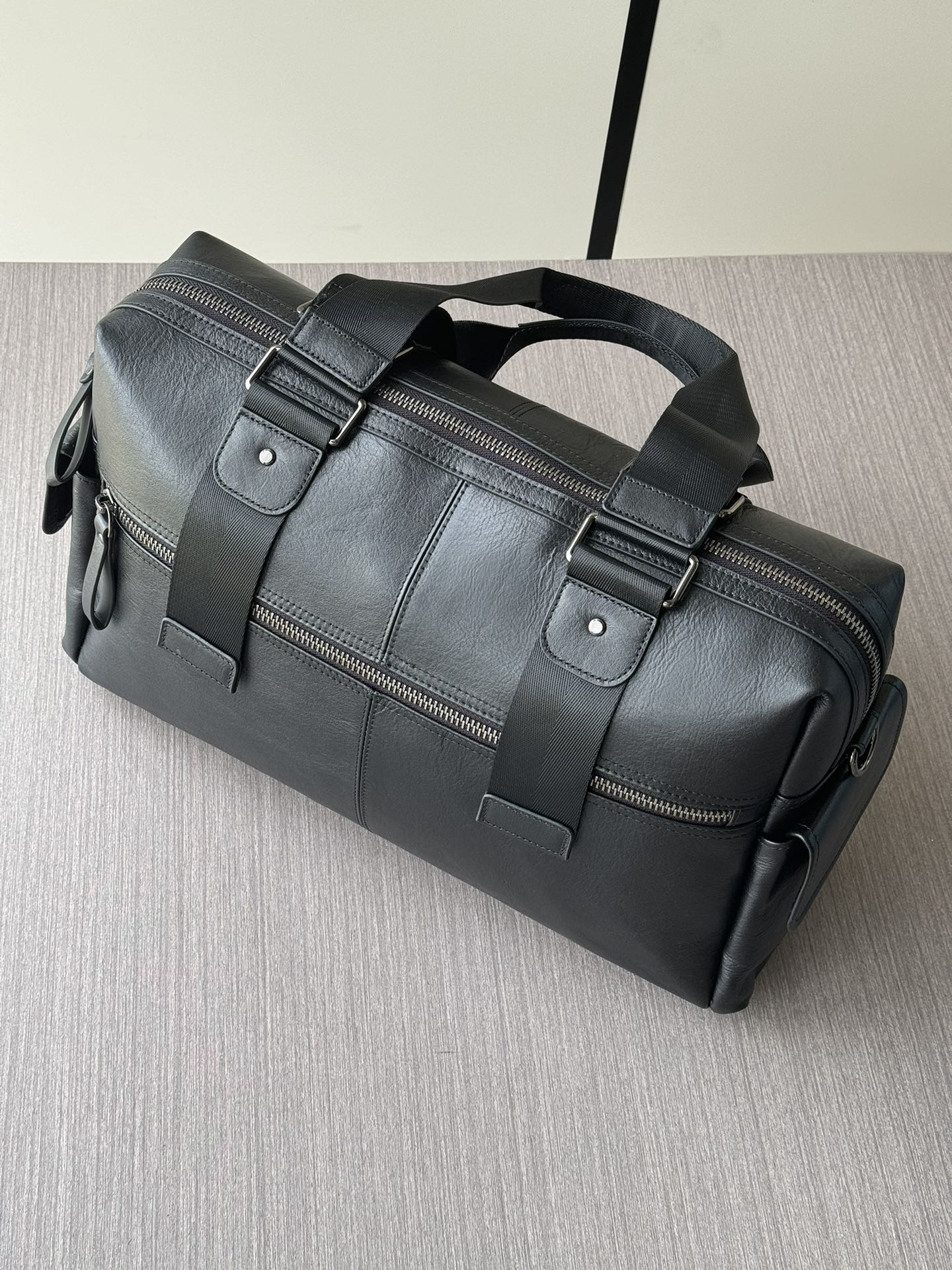 【PRADA】2024年最新人気プラダトラベルバッグ