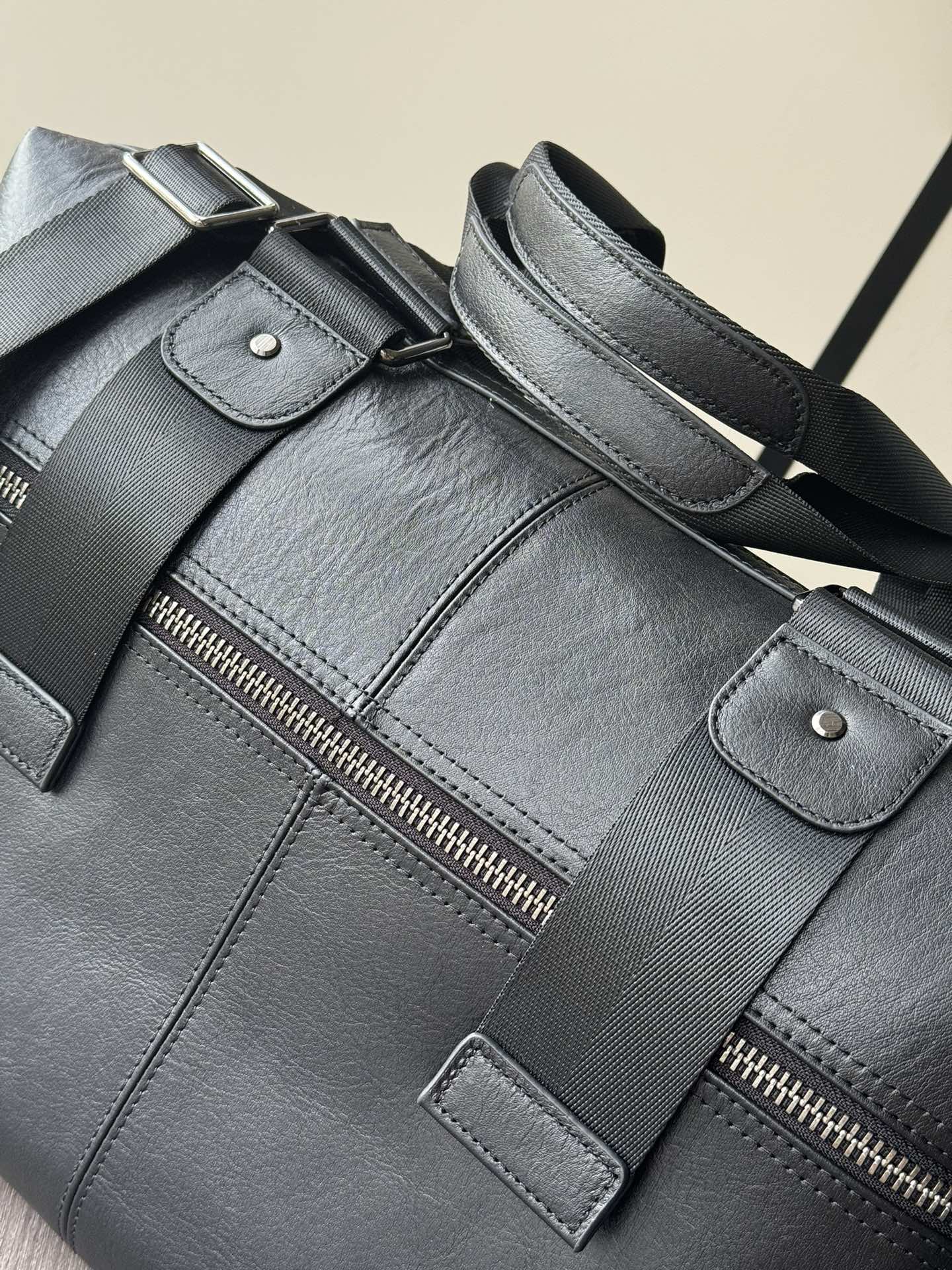 【PRADA】2024年最新人気プラダトラベルバッグ