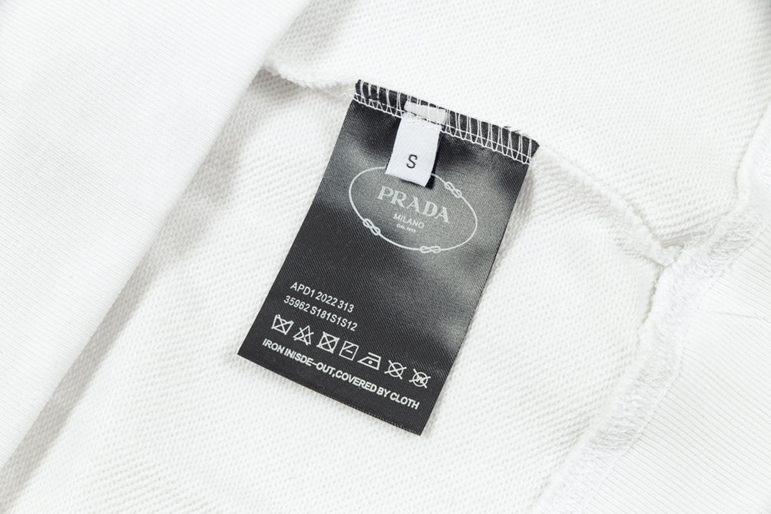 【PRADA公式旗艦店】ご好評に付き再入荷！！
