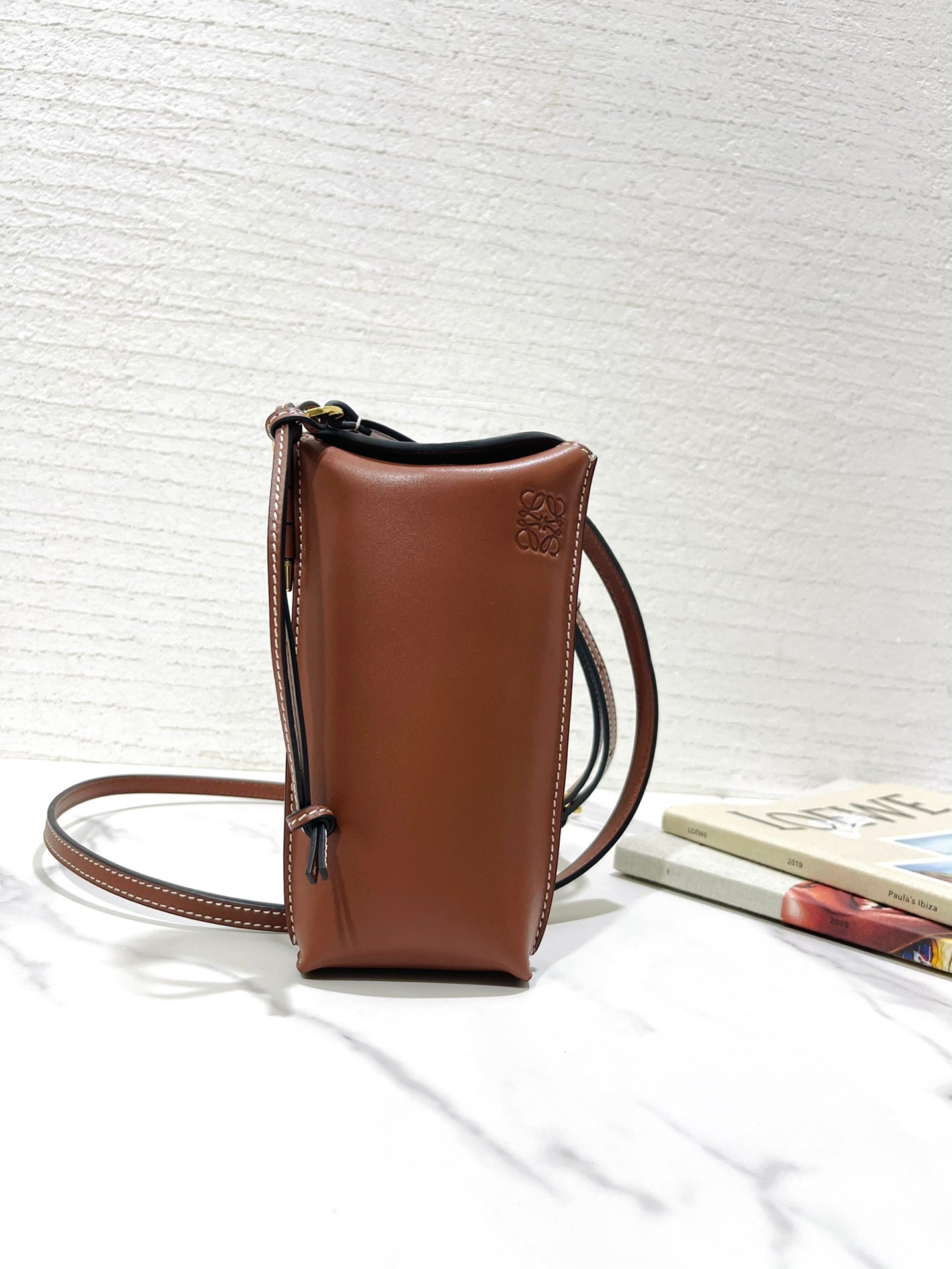 ★LOEWE★ゲートポケットシリーズクロスボディ携帯電話バッグ