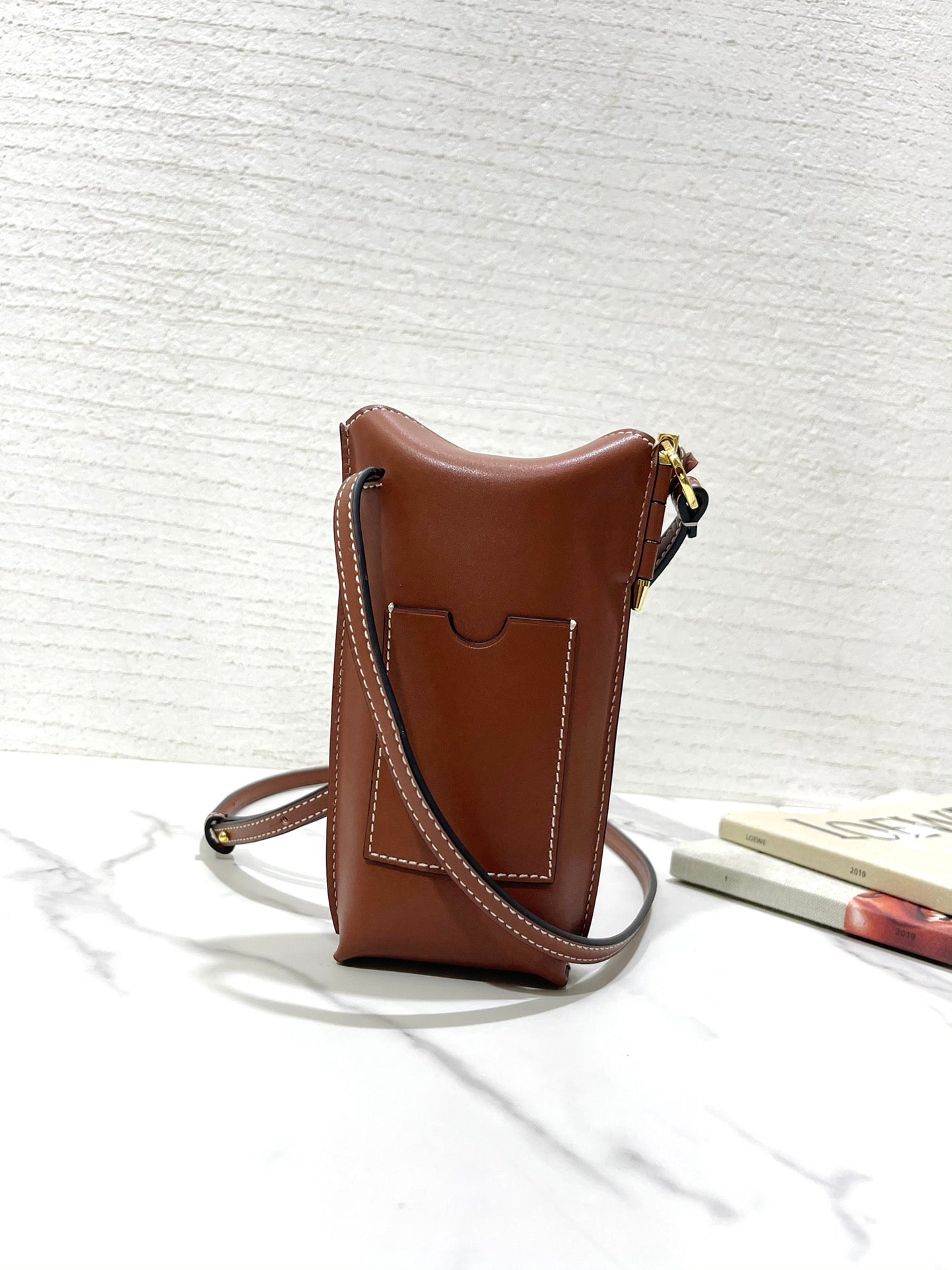 ★LOEWE★ゲートポケットシリーズクロスボディ携帯電話バッグ