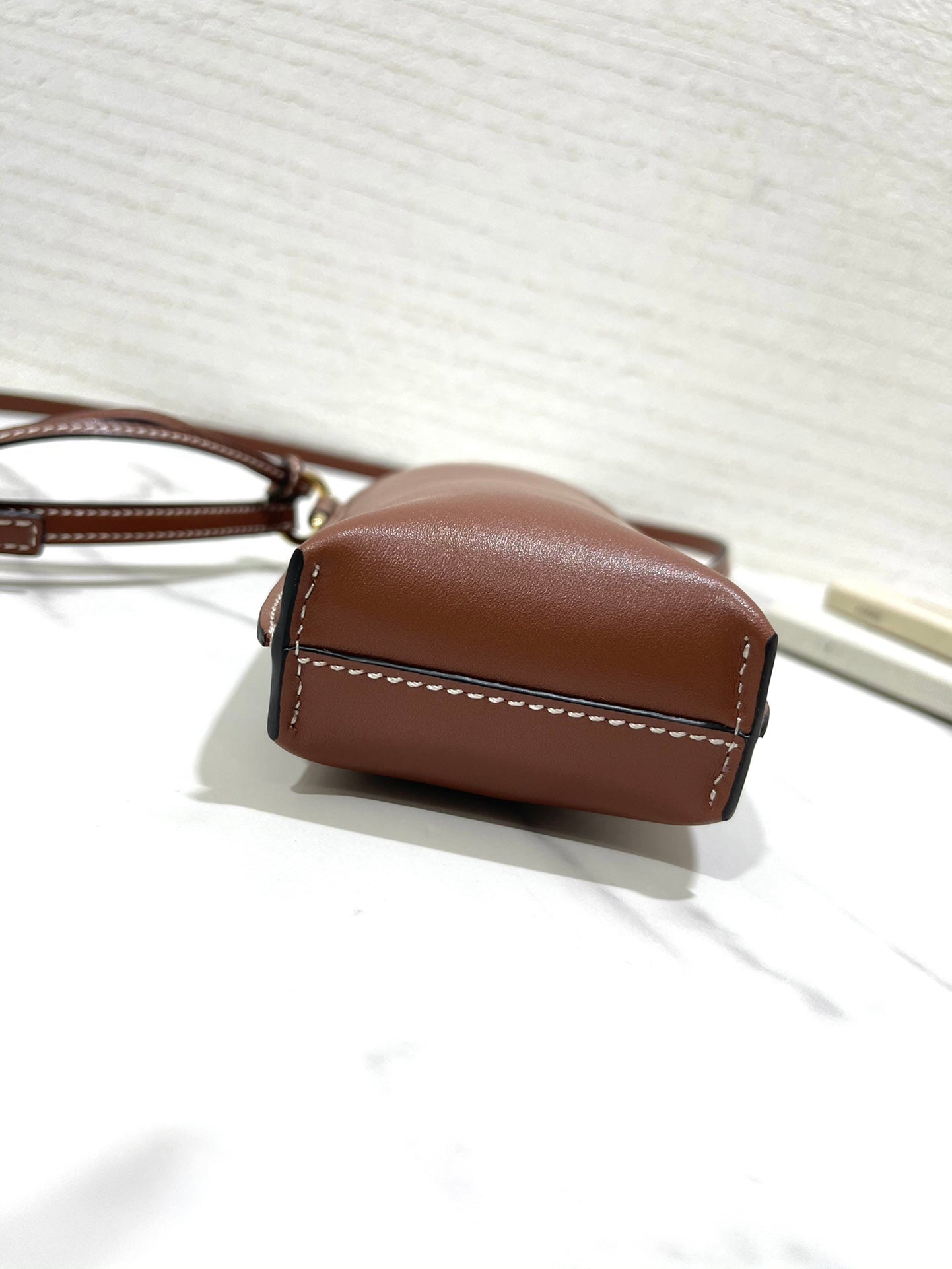 ★LOEWE★ゲートポケットシリーズクロスボディ携帯電話バッグ