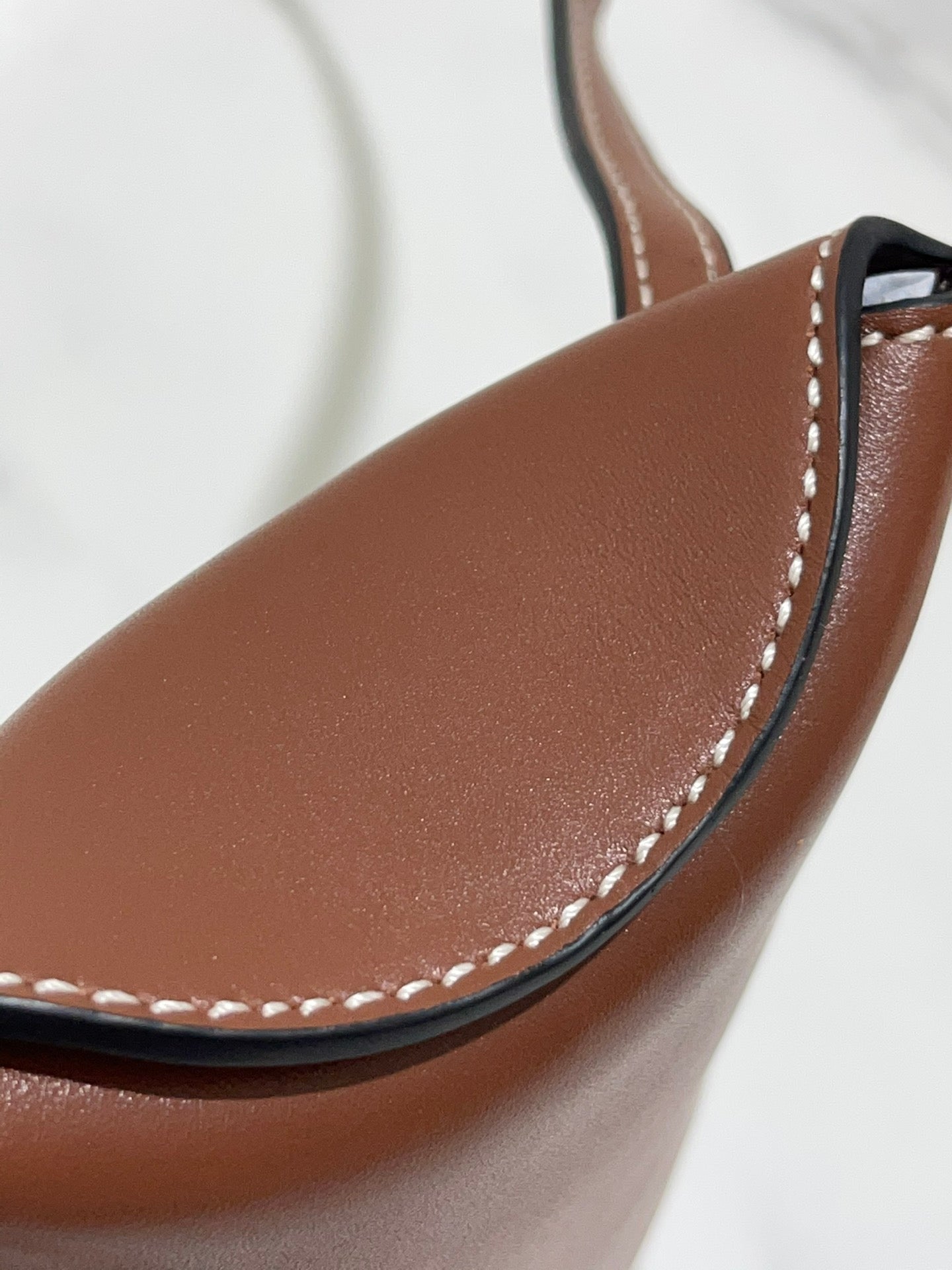 ★LOEWE★ゲートポケットシリーズクロスボディ携帯電話バッグ