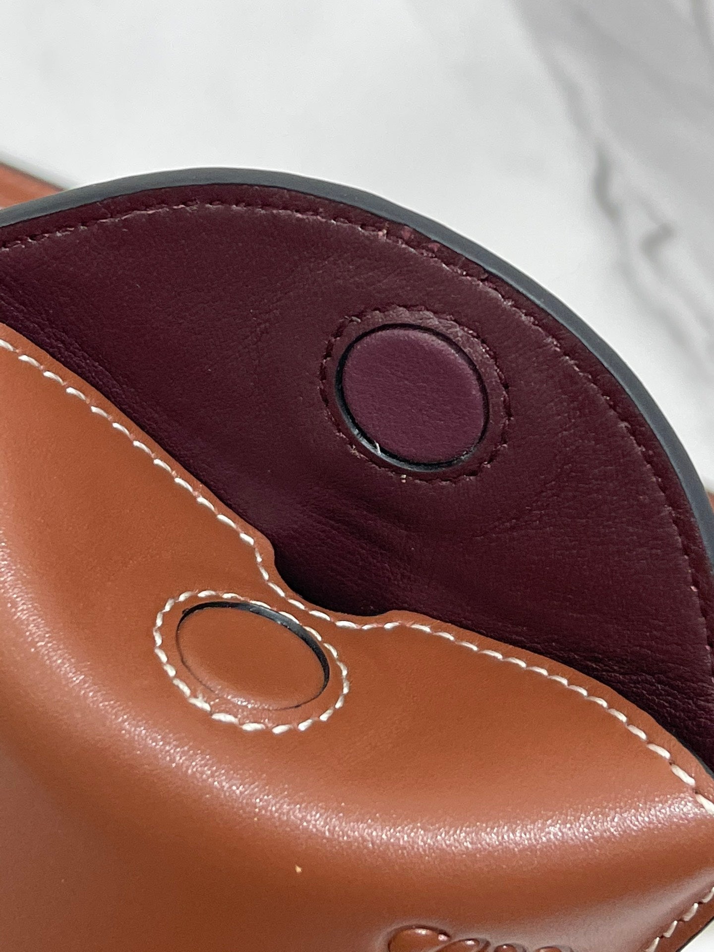 ★LOEWE★ゲートポケットシリーズクロスボディ携帯電話バッグ