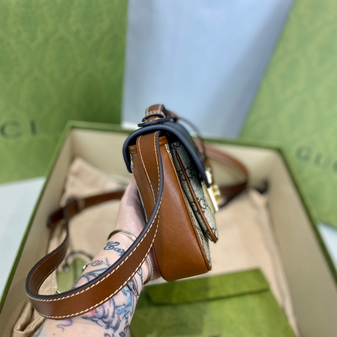 人気商品★GUCCI 𝐆𝐮𝐜𝐜𝐢 𝐩𝐚𝐝𝐥𝐨𝐜𝐤 ポータブルメッセンジャーバッグ