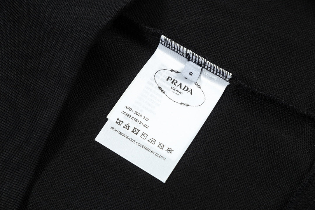 【PRADA公式旗艦店】ご好評に付き再入荷！！