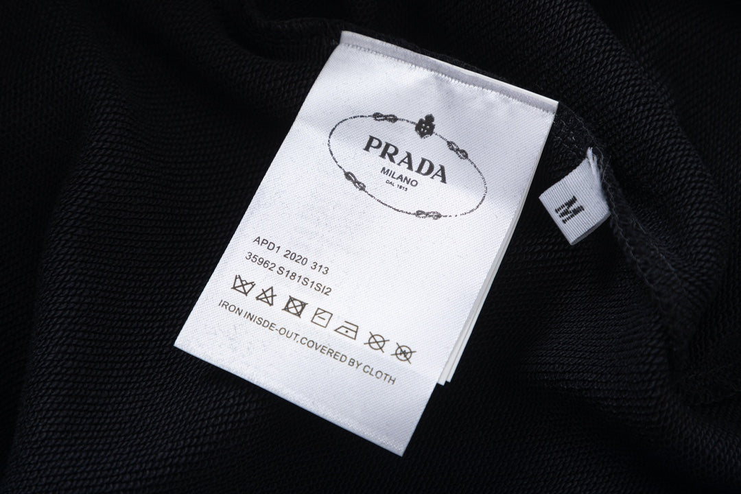 【PRADA公式旗艦店】ご好評に付き再入荷！！