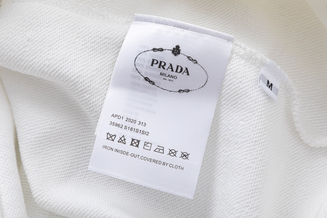 【PRADA公式旗艦店】ご好評に付き再入荷！！