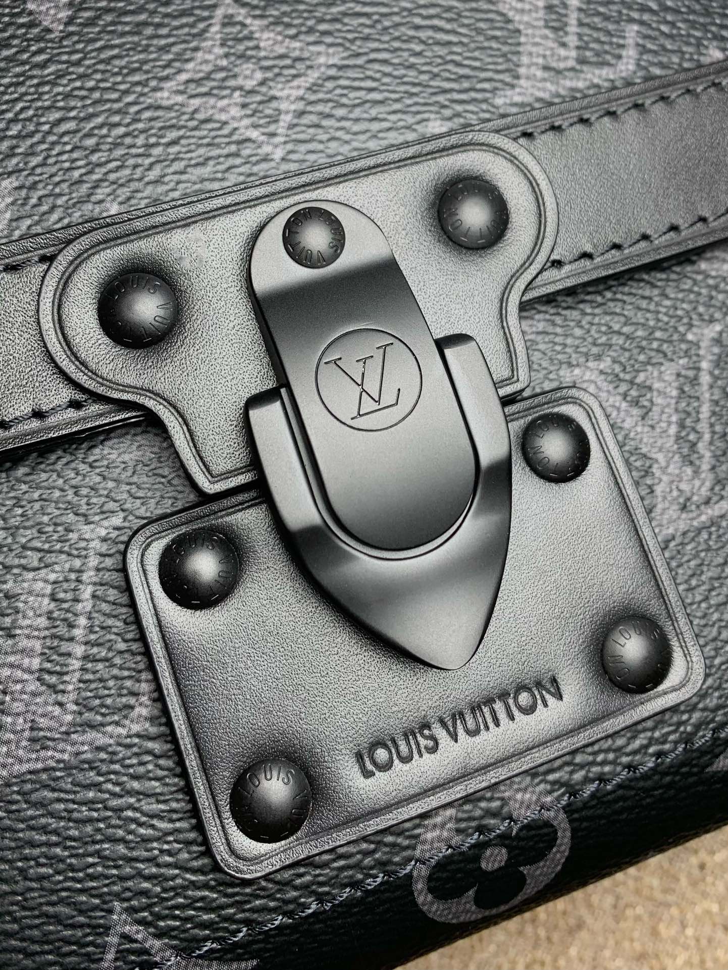 Louis Vuittonソウルトランク ハンドバッグ M11743