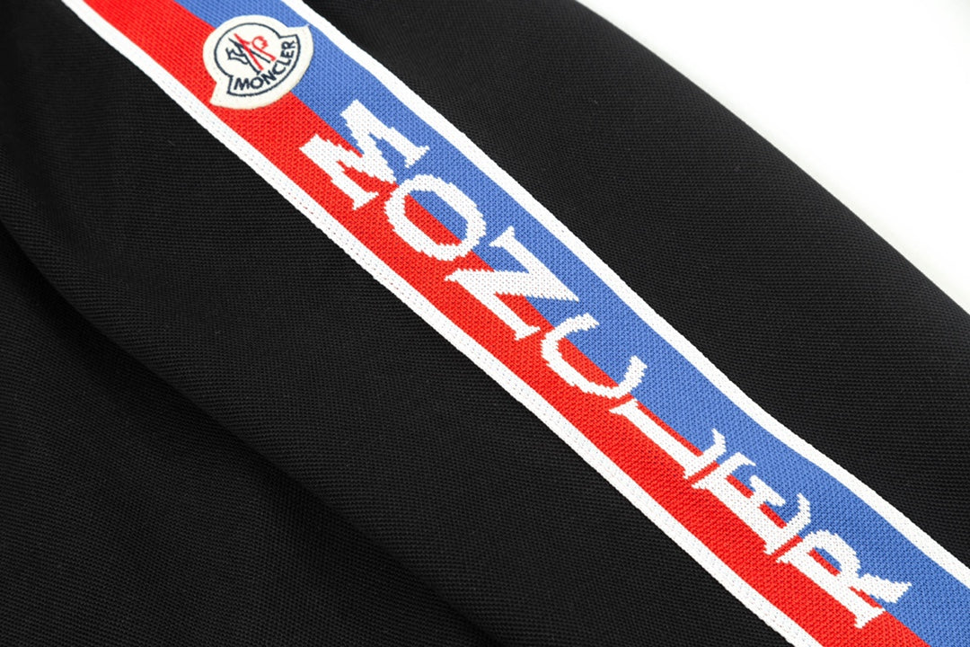 【MONCLER 公式旗艦店】ご好評に付き再入荷！！